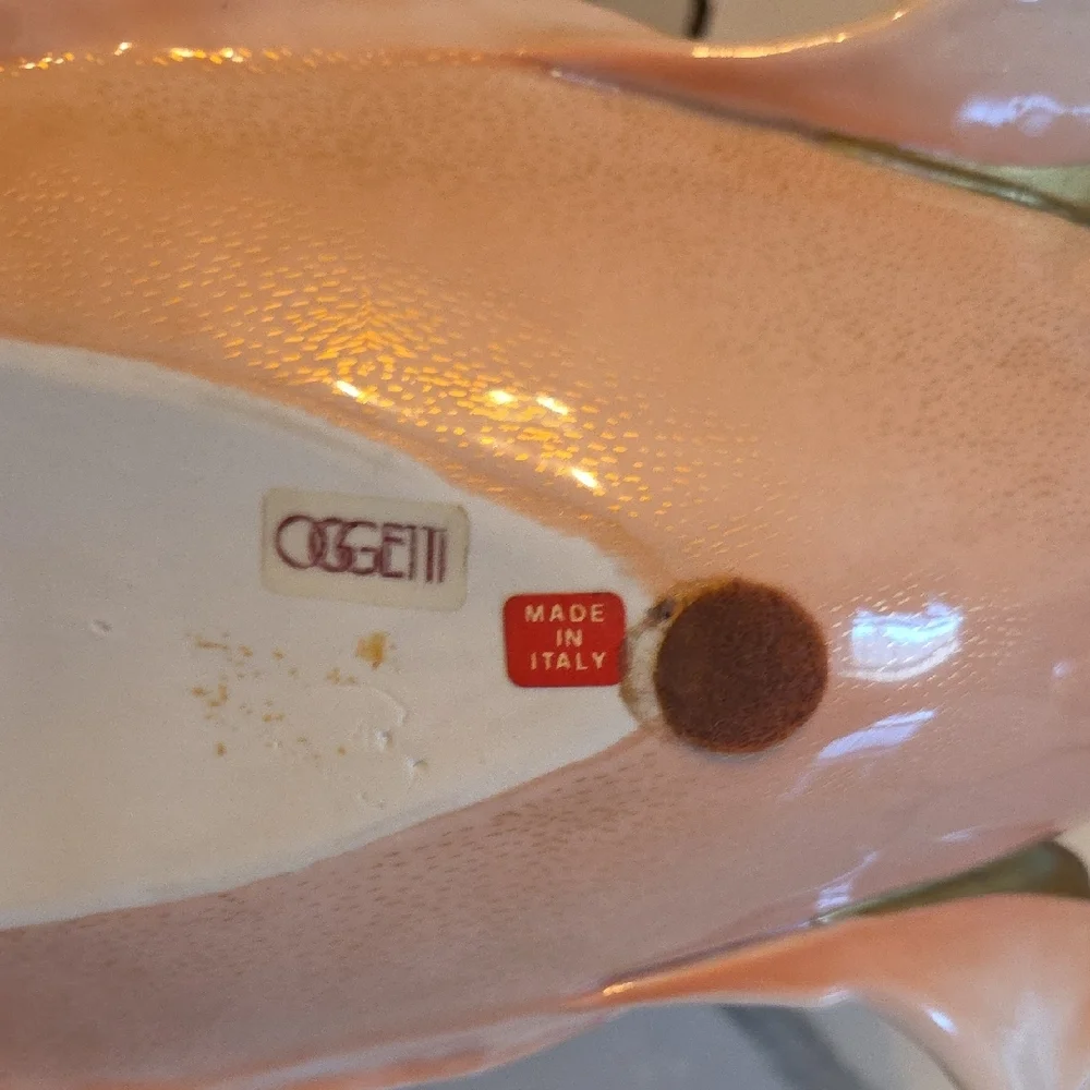 Elegant Gold and White Fish Figurine.for OGGETTI.